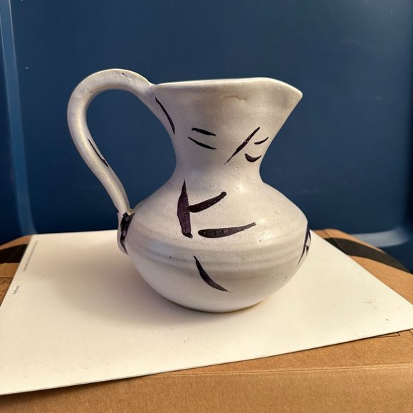 HAND MADE POTTERY 32OZ PITCHER - Picture 3 of 3